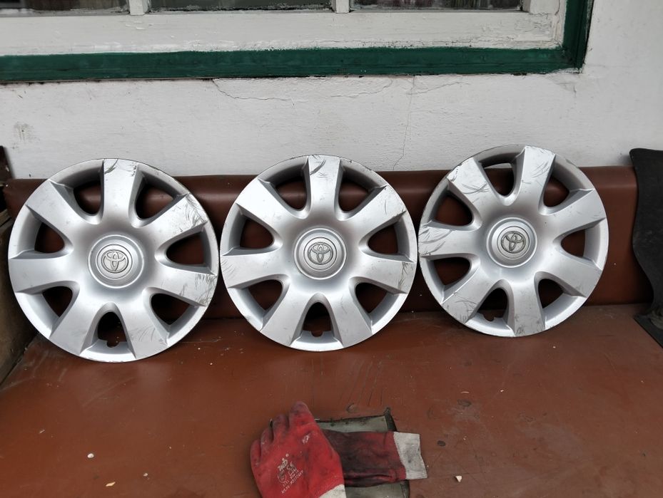 Колпаки Toyota, 3 шт.