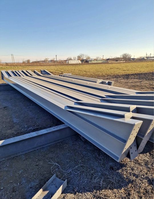 Vând structura metalică 10M lătime 20M lungime 4M înaltime preg 2800 €