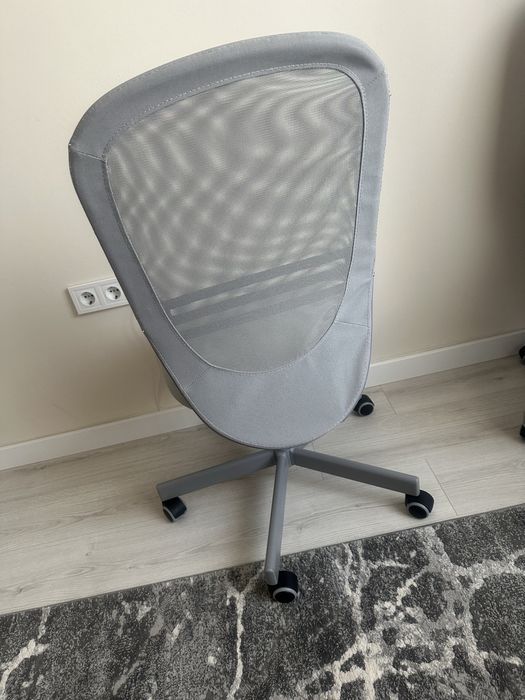 Стол за бюро много добро състояние без забелешки