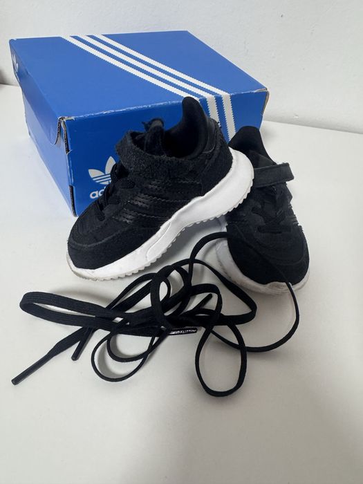 Бебешки маратонки Adidas Retropy