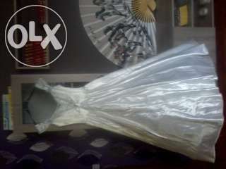 o rochie de mireasa deosebita bonus cercurile cadouuu