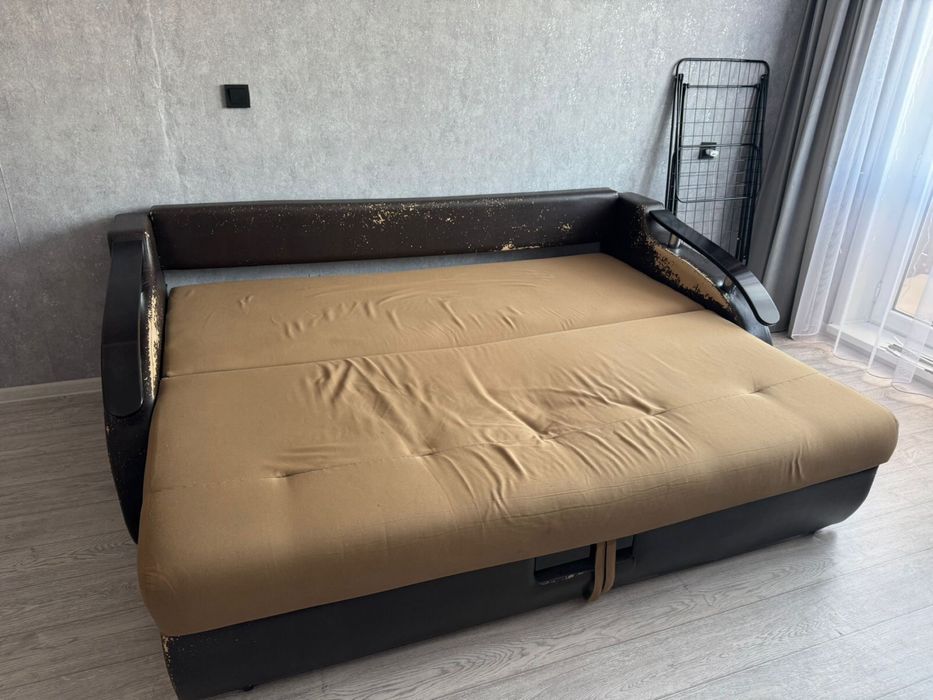 Продаю раскладной диван большой