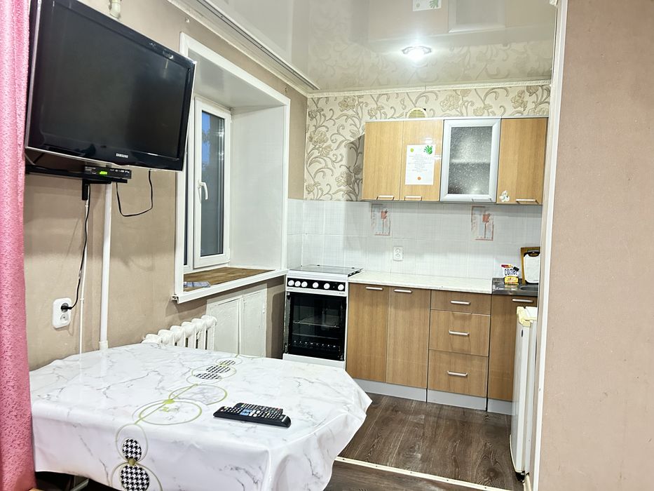 По часам 2000 тг за 1 ч. Центр