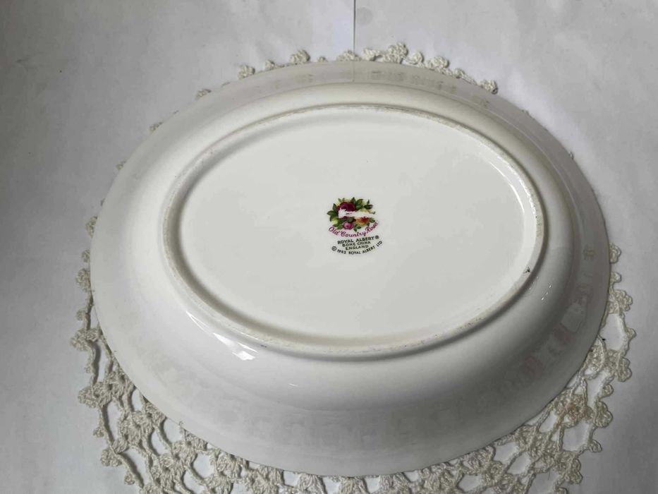 ROYAL ALBERT красива купа за сервиране от костен порцелан от Англия