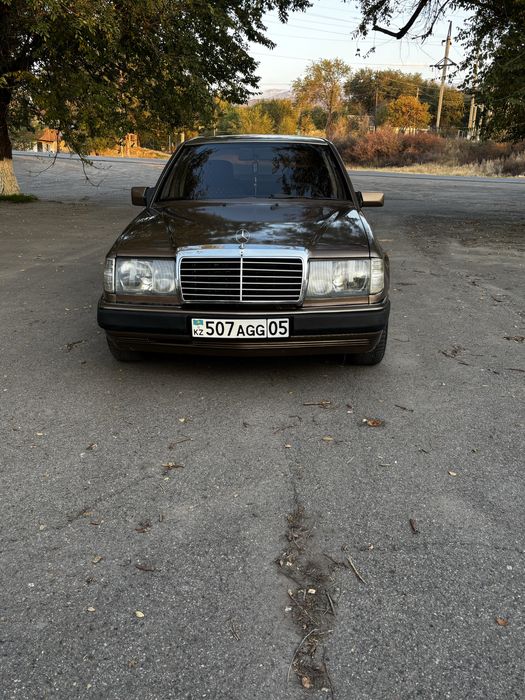 Мерседес W 124.