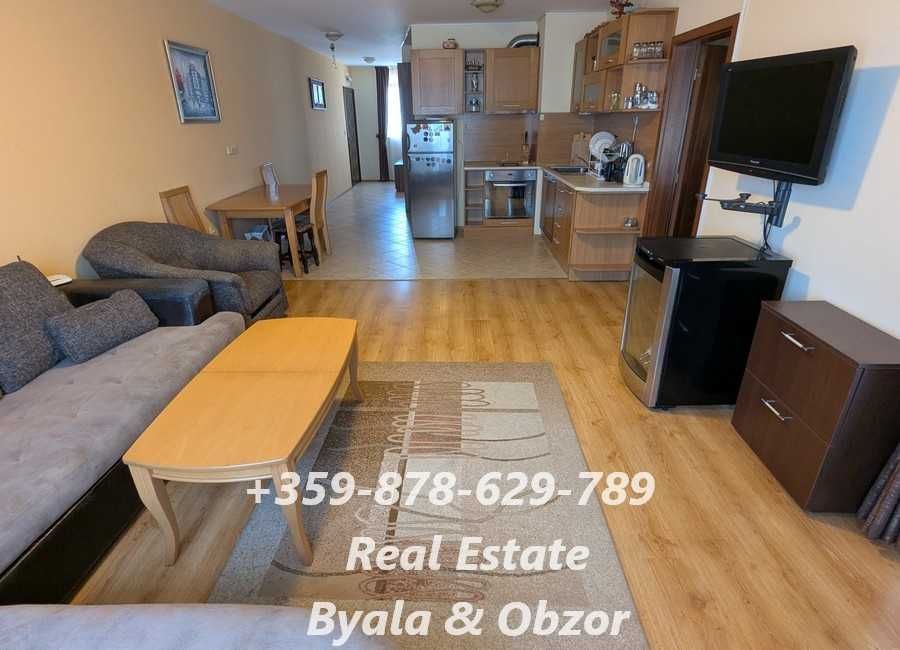 Просторен тристаен апартамент с голяма тераса