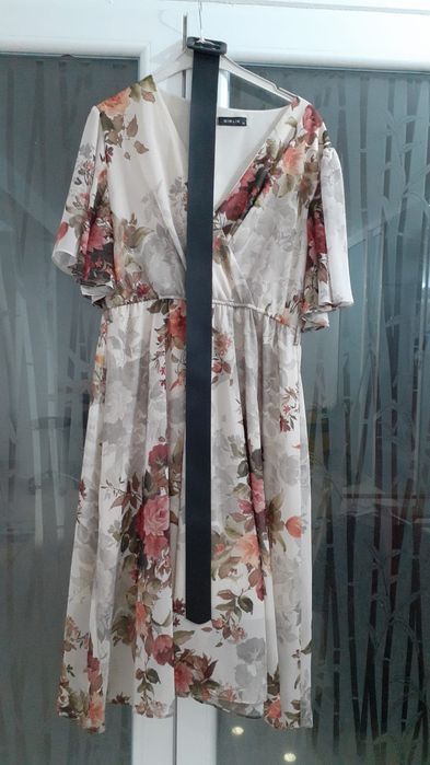 Rochii elegante marimi 44 46 48 50 din voal  130 lei