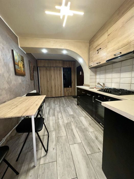 Inchiriez apartament Rovine
