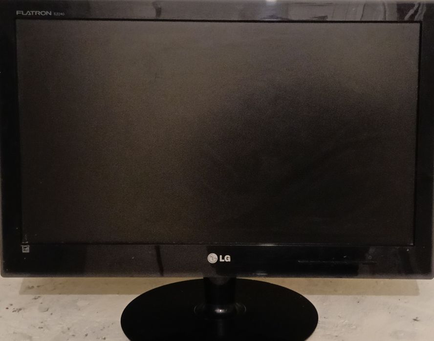 LED LG Flatron E2240S-PN, cu diagonală 55 cm