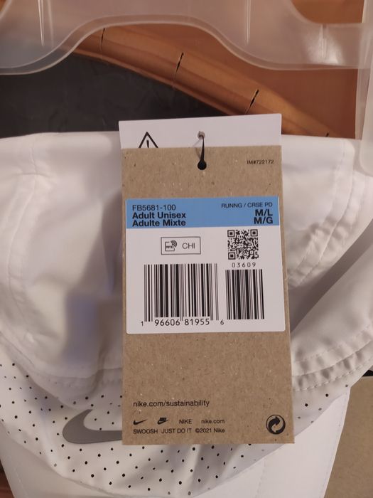 Produse damă: tricou fără mâneci Dri-Fit; bustiere; pantaloni scurți..