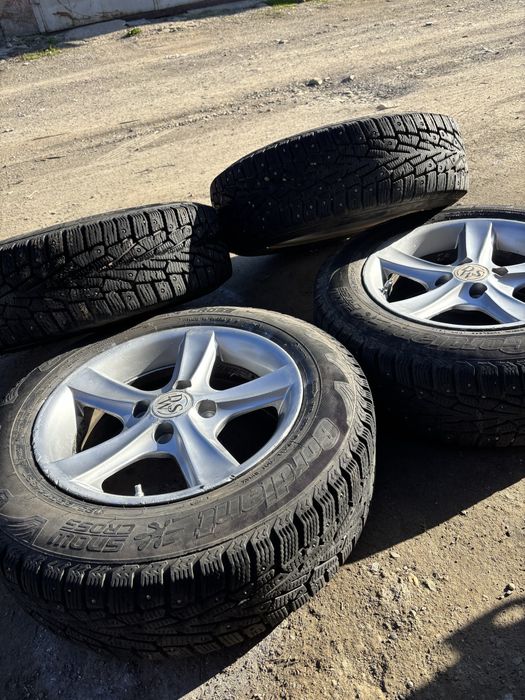 Продам комплект резины с дисками
