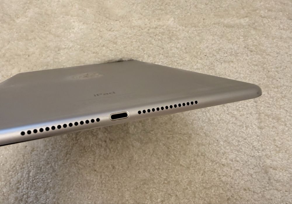iPad Air 2 (2014) Cellular 32GB - incarcator original Apple
