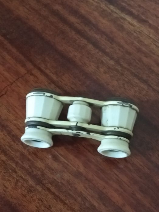 Бинокль театральный.