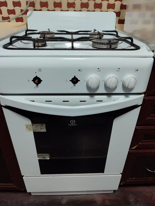 Продам газовую плиту индезит