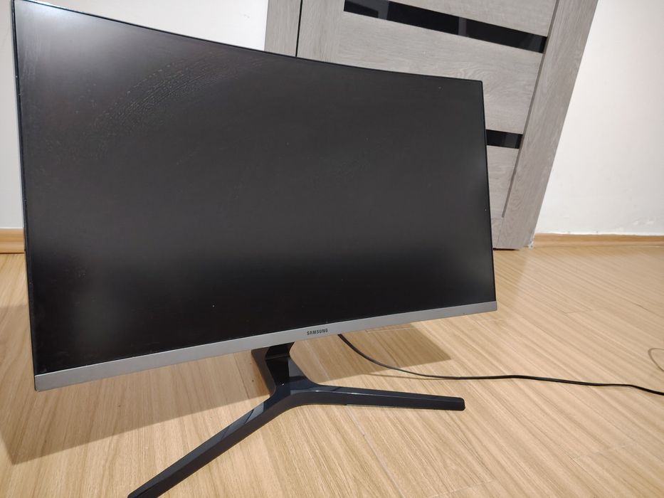 Монитор Samsung 27 дюймов изогнутый