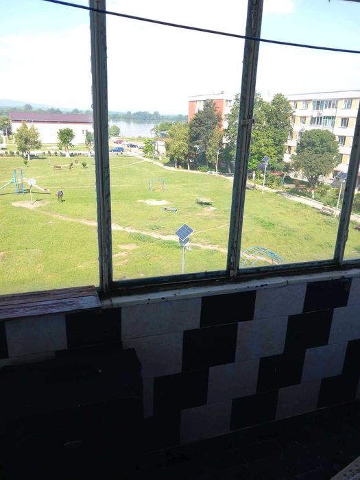 Vând apartament cu 3 camere în Moldova Nouă!