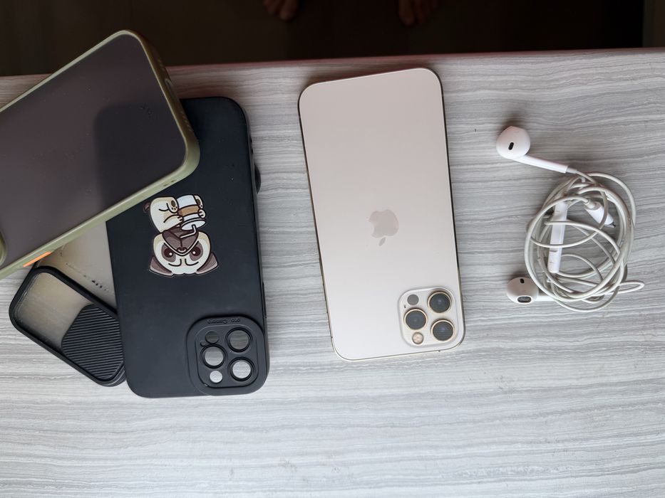 iPhone 12 pro телефон