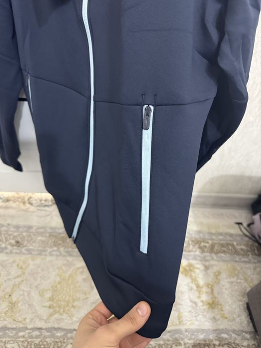 LiNing - Продается верхняя часть женского спортивного костюма