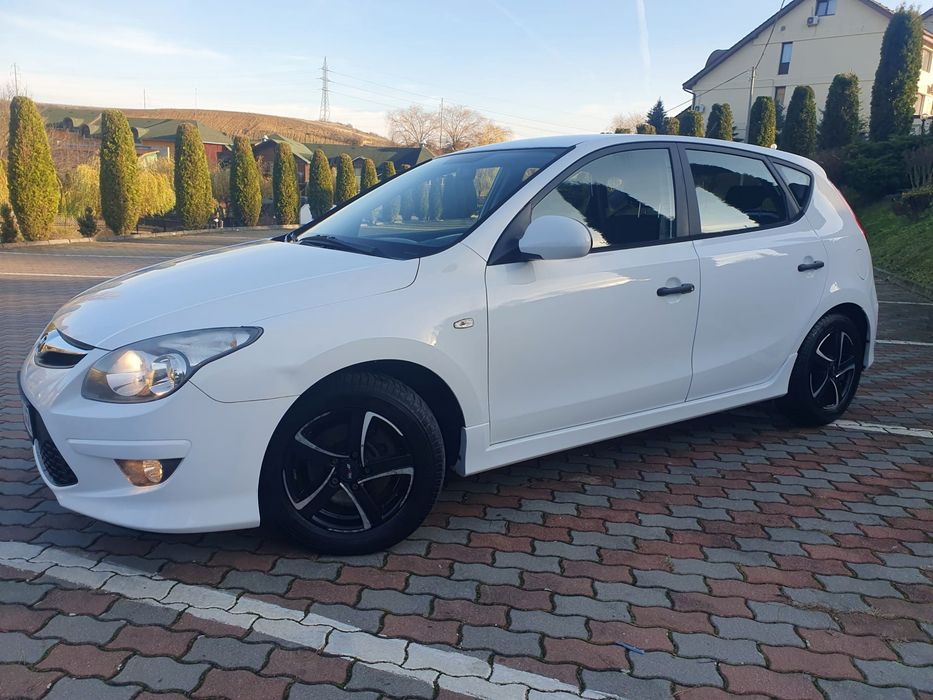 -Hyundai i30 facelift-klimatronik-2011-1.4benzina-105cai-euro5-adusa din germania-