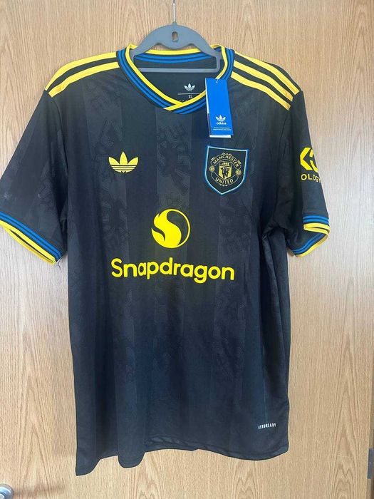 Оригинална adidas Manchester United тениска 2025/26