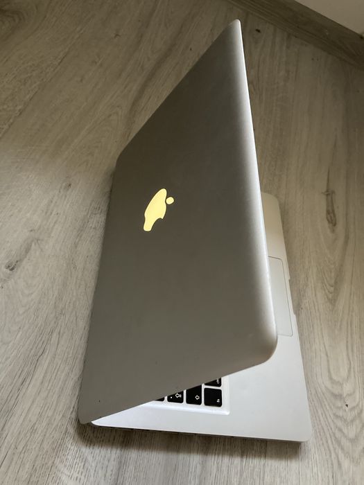 Vand macbook pro 2010 cu ssd 128gb
