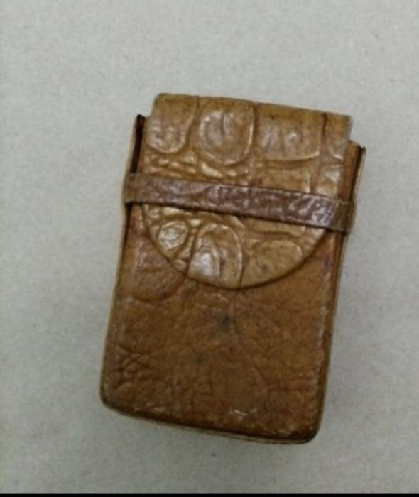 Мъжки портфейл, кутия за цигари, мъжка блуза.