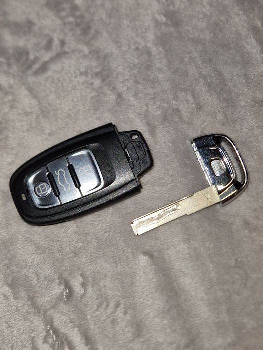 Cheie Audi originală OEM 3 butoane - Marquardt