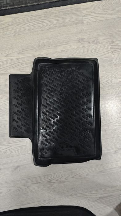 Резиновые коврики (полики) Лада веста