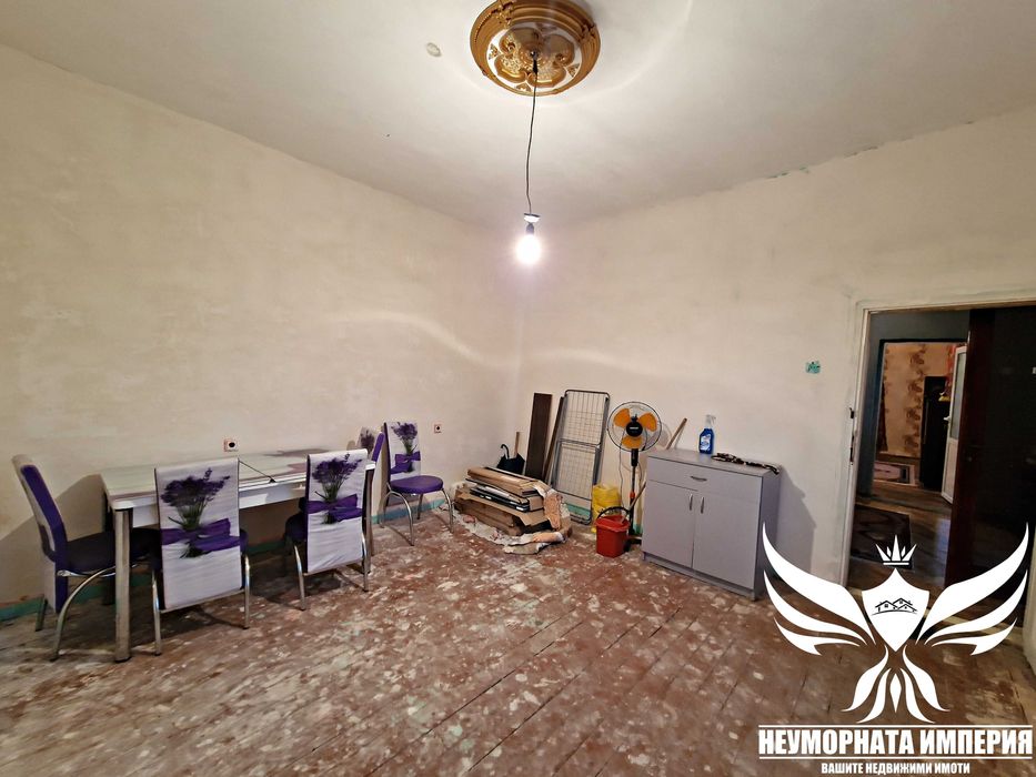 Двуетажна къща с постройки 384РЗП с 930кв. двор село Караджалово