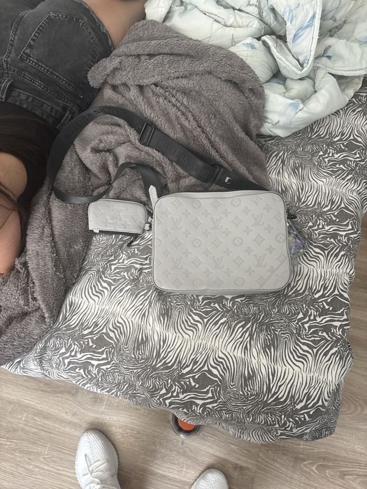 Borseta Lousi Vuitton