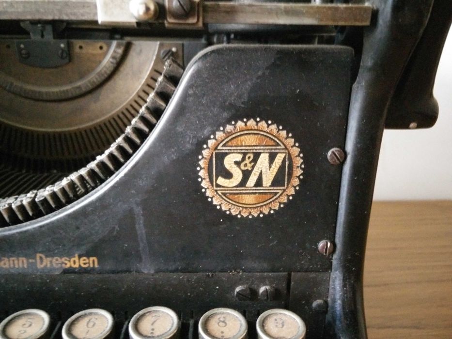 Стара пишеща машина