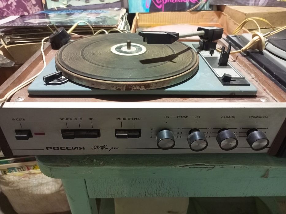 Продаются два проигрывателя