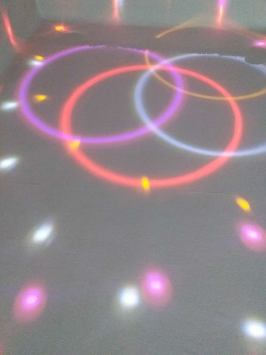 Vand Proiector RGBW 2X Par Led si un Disco Magic Ball