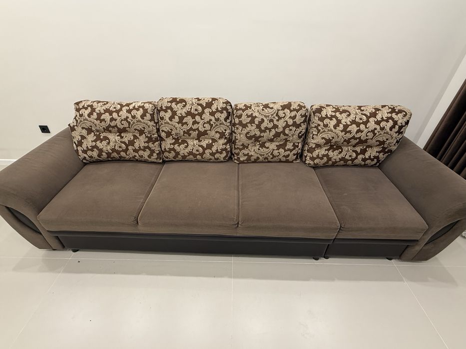 Красивый и мягкий диван