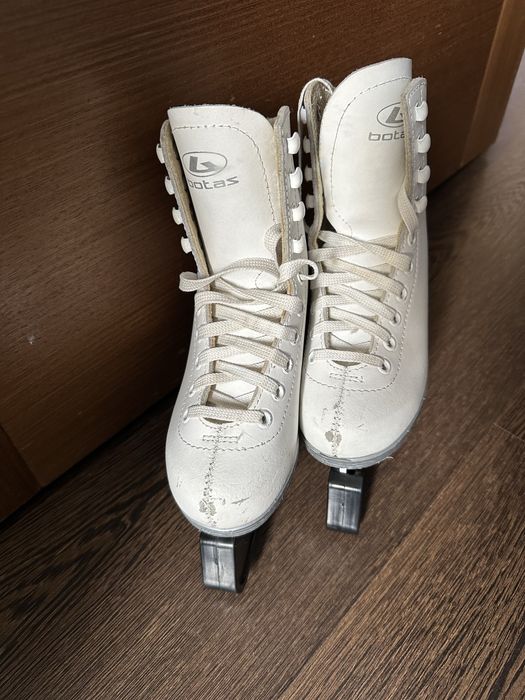 Коньки для фигурного катания botas