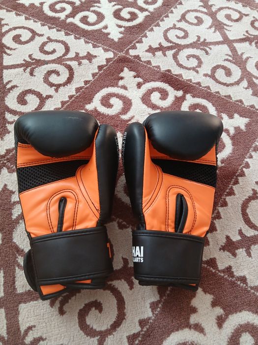 Перчатка.             .