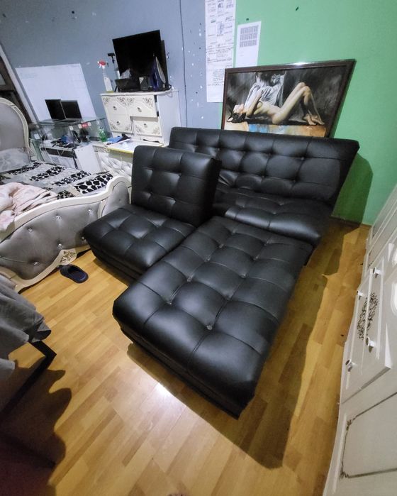 Диван и два кресла.Купил месяц назад.