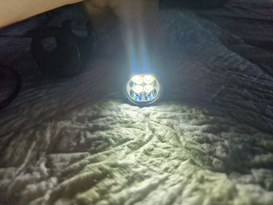 Lanternă Nitecore i4000R