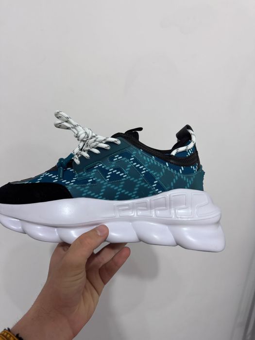 Versace chain reaction