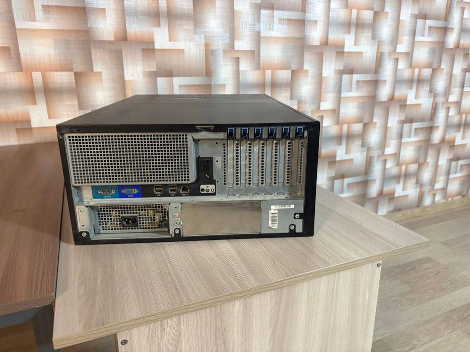 Сервер и стабилизатор напряжения