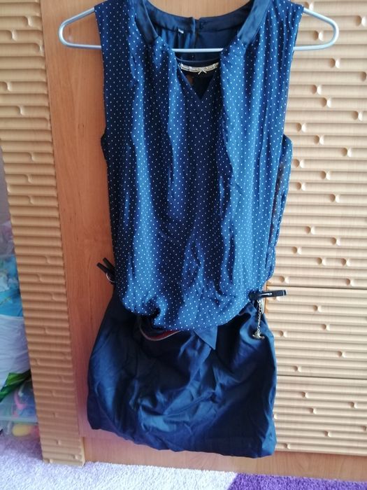 Разгрузка гардероба.