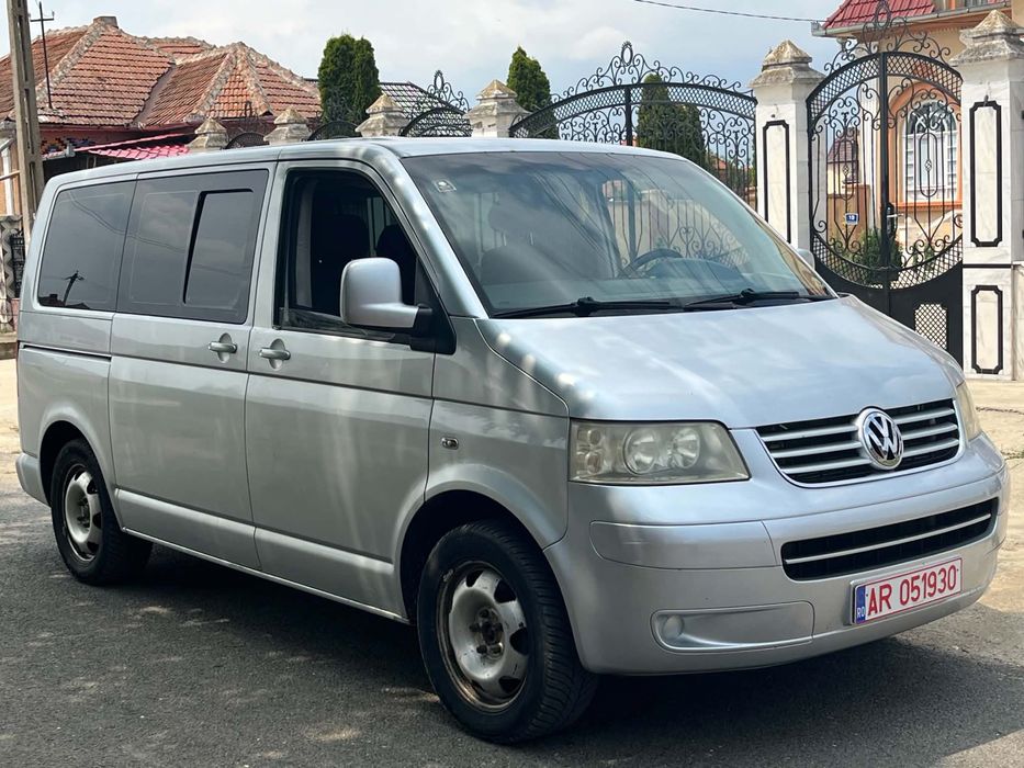 VOLKSWAGEN Caravelle