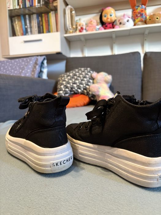 Ghete fete Sketchers