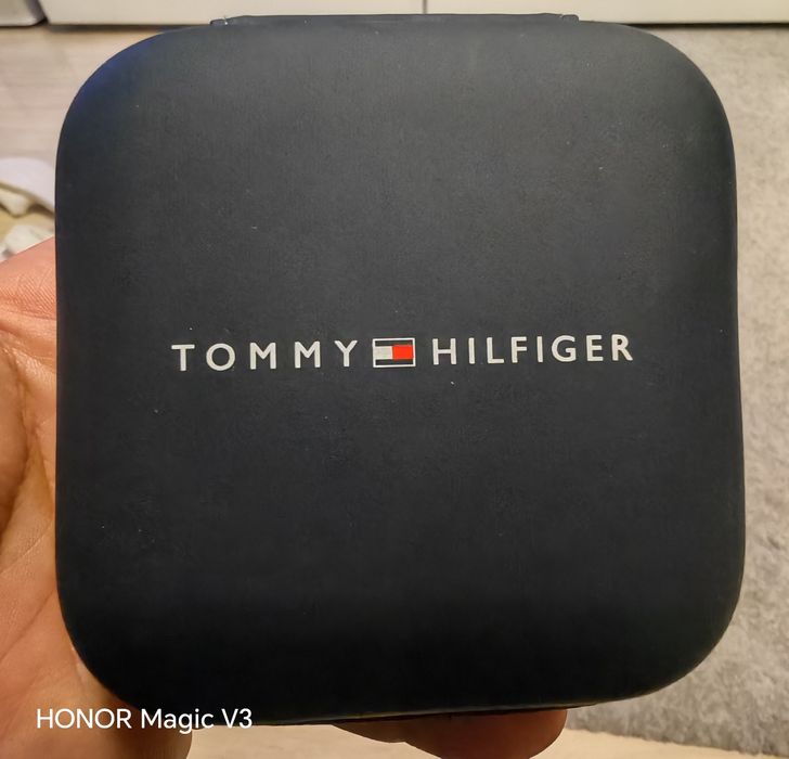Cercei rotunzi Tommy Hilfiger cu piatra neagra