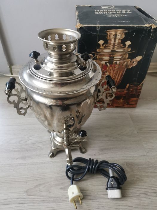 Руски самувар нов