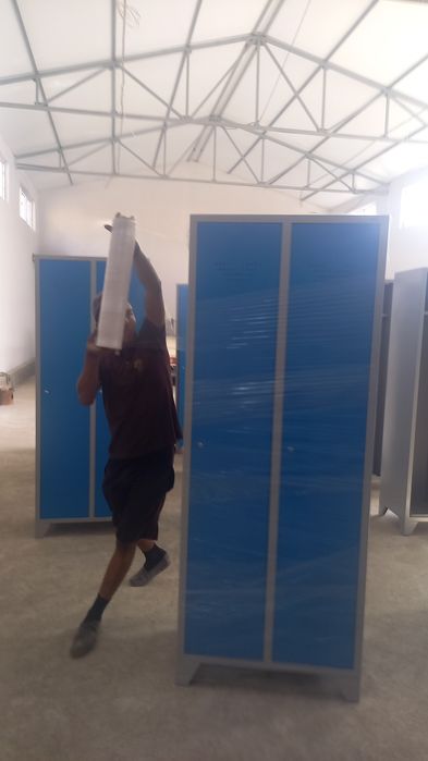 Шкаф металлический для одежды