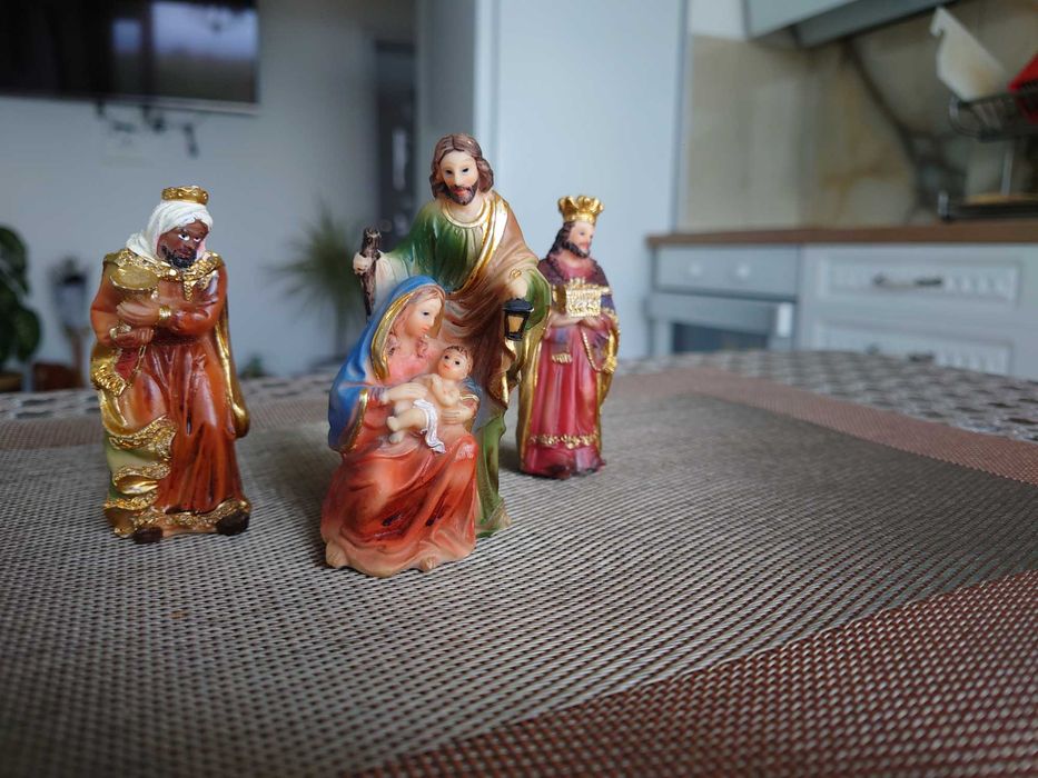 Стилни и красиви с изработката си фигури.Цената е за всичките.