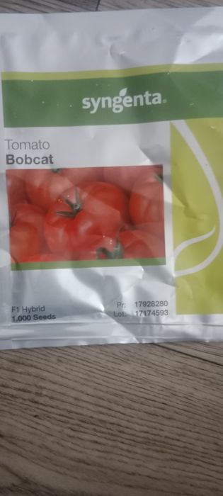 Семена томатов и капусты