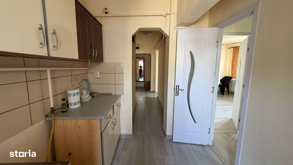 Apartament cu 3 camere decomandate, complet renovat,ultracentral Carei