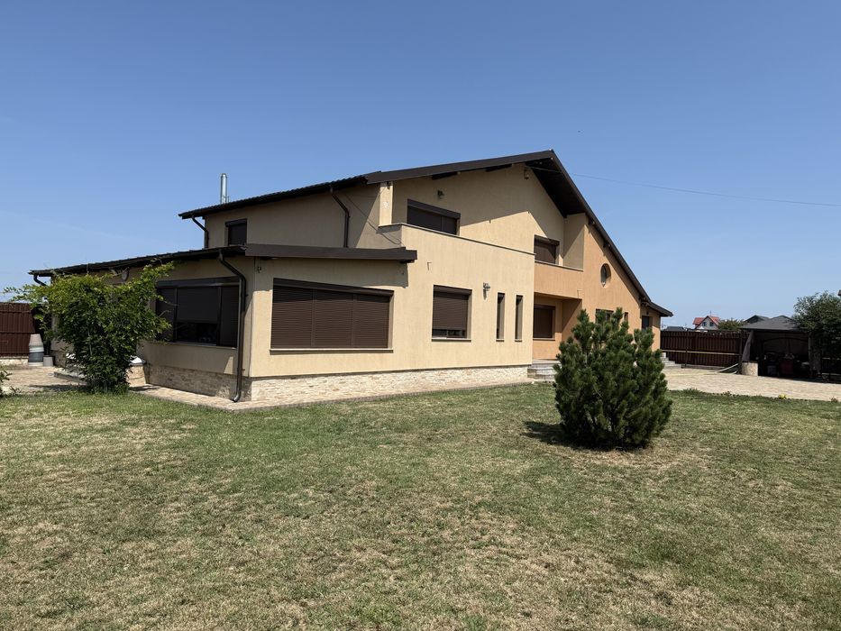 Vand/inchiriez duplex